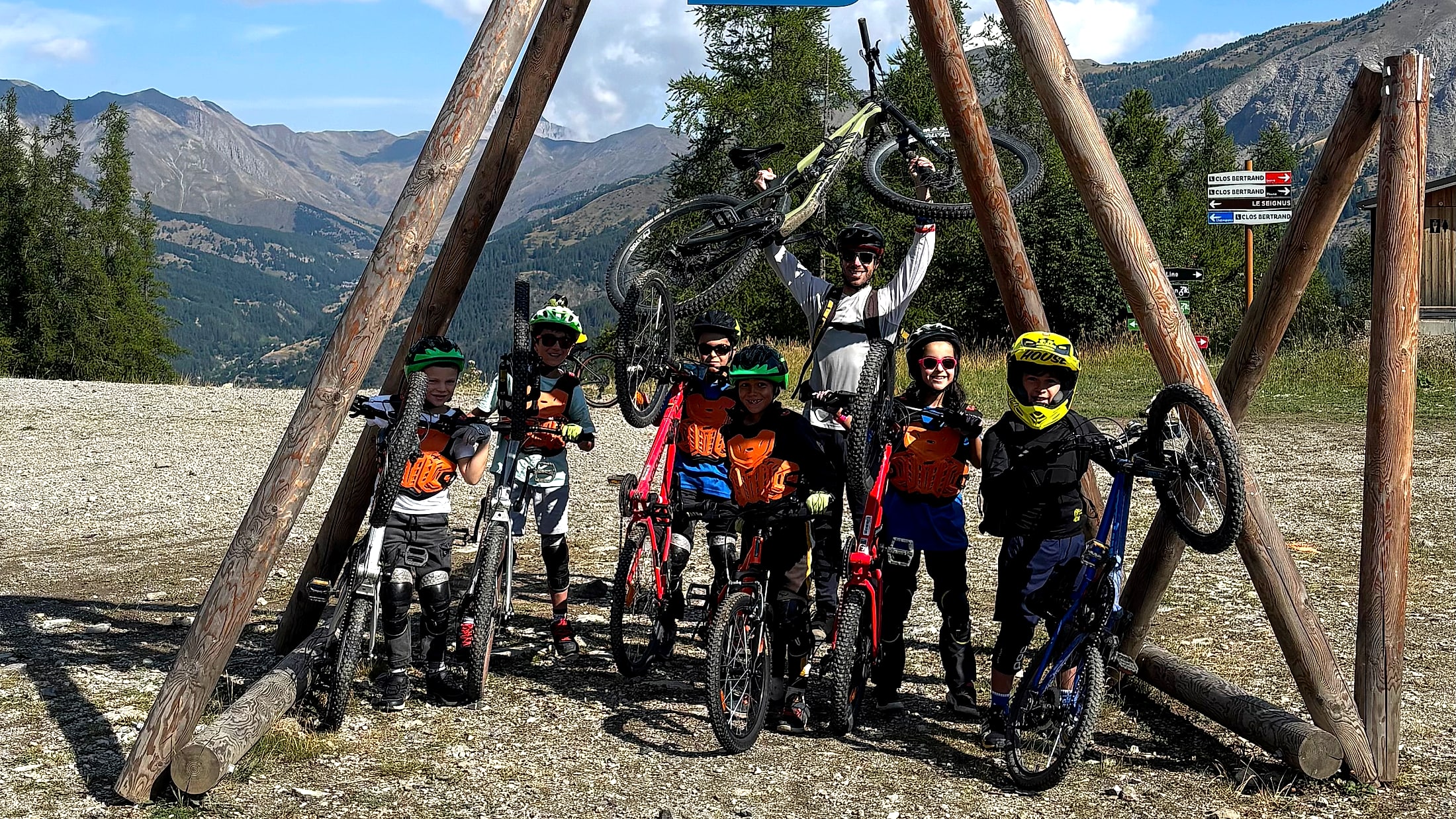 Groupe enfant VTT encadré au bike park du Val d'Allos