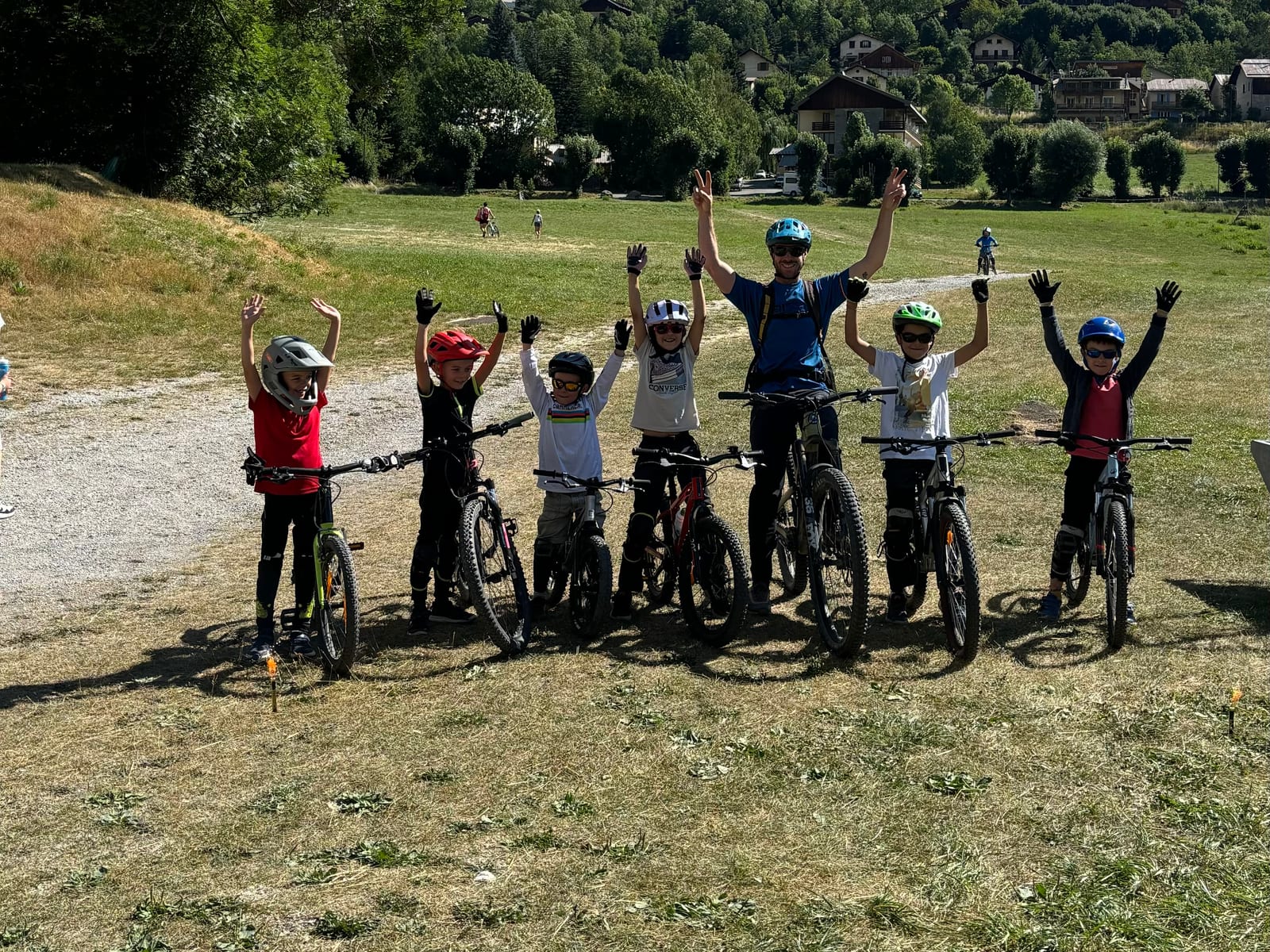 Enfants en stage VTT encadré au Val d'Allos